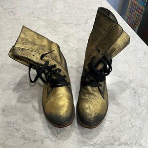 Gold Fluevog boots, size 7, great condition.